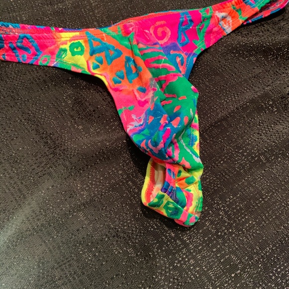 Full Pouch Thong— Neo Geo R105T - Picture 5 of 5